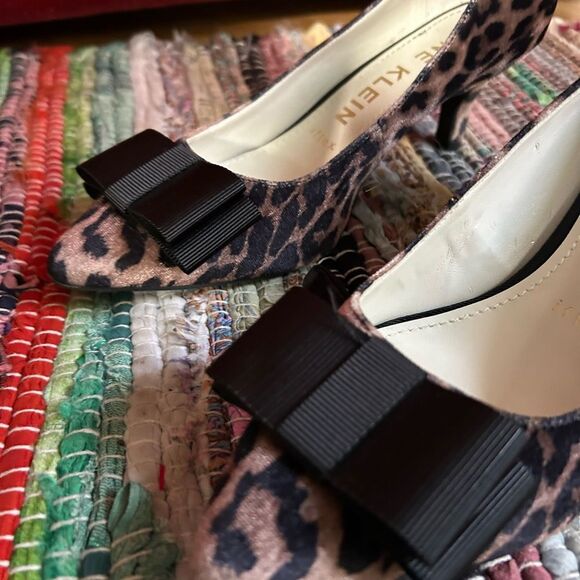Anne Klein Animal Print Heels with Black Accent Size 6 - Picture 11 of 12